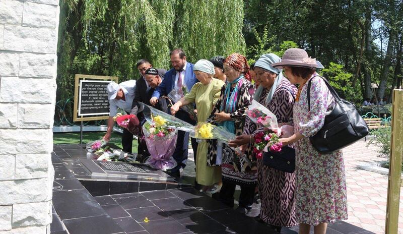 ئالمۇتا ۋىلايىتى ئەمگەكچى قازاق ناھىيەسىنىڭ لاۋار يېزىسىدا ئۆتكۈزۈلگەن سىياسىي تەقىب قۇربانلىرىنى خاتىرىلەش پائالىيىتىدىن كۆرۈنۈش 2023-يىل، 31 ماي، قازاقىستان