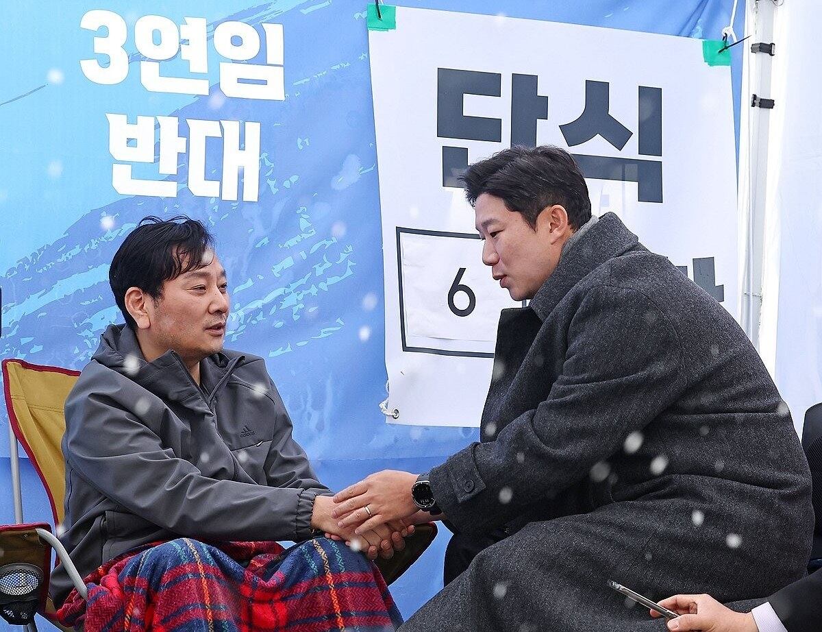 사진은 지난해 11월 서울 송파구 대한체육회 앞에서 단식투쟁 중인 박창범 전 우슈협회장. (기사 내용과 무관)