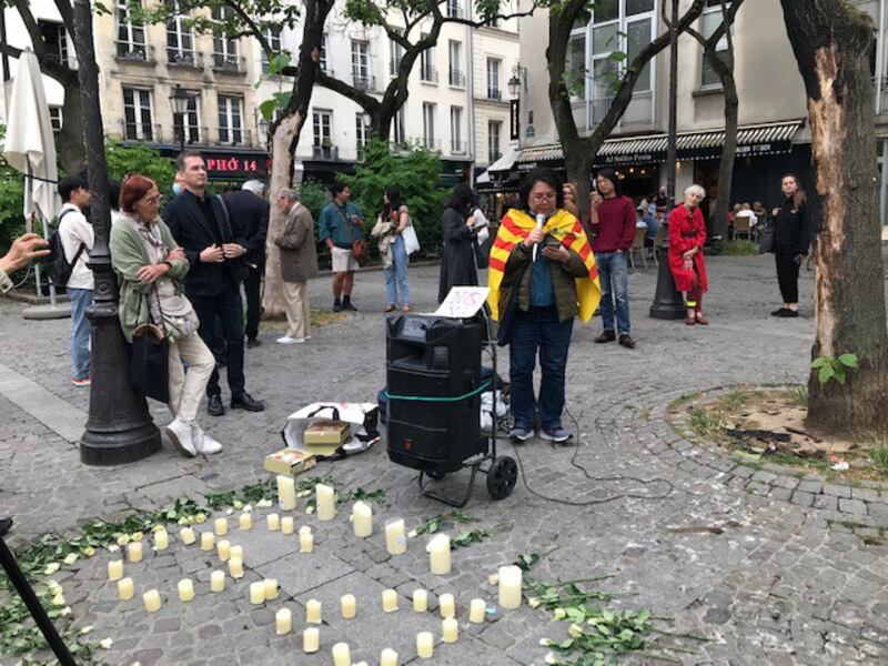 十多个人权组织与非政府组织6月3日在巴黎市中心的蓬皮杜文化中心旁的广场上,举办悼念六四受难者活动。(蔡凌拍攝)