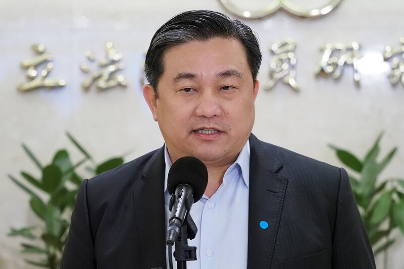 2021年4月26日，民進黨立委王定宇：當局研擬的新措施，希望杜絕「任務性居留」或「任務性移民」港人。（鍾廣政 攝）