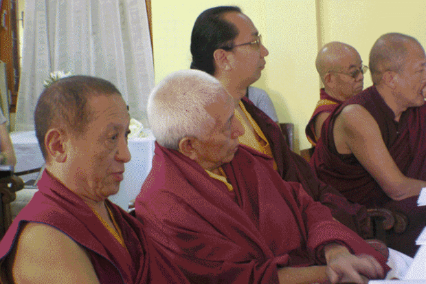 གནས་མཆོག་རྡོ་རྗེ་གདན་དུ་རིས་མེད་བླ་སྤྲུལ་དང་ལོ་ཙ་བས་བཀའ་འགྱུར་དང་བསྟན་འགྱུར་པོ་ཏི་ཡོངས་རྫོགས་ཨིན་ཡིག་ནང་ཕབ་སྒྱུར་གྱི་ལས་གཞིའི་ཐོག་བགྲོ་གླེང་ལྷན་ཚོགས་གནང་བའི་གནས་ཚུལ།