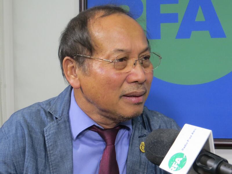 រដ្ឋលេខាធិការ និង​ជា​អ្នក​នាំ​ពាក្យ​ទីស្ដីការ​គណៈរដ្ឋមន្ត្រី លោក ផៃ ស៊ីផាន ក្នុង​វេទិកា​អ្នក​ស្ដាប់​វិទ្យុ​អាស៊ីសេរី នៅ​យប់​ថ្ងៃ​ទី​៩ ខែ​ឧសភា ឆ្នាំ​២០១៦។