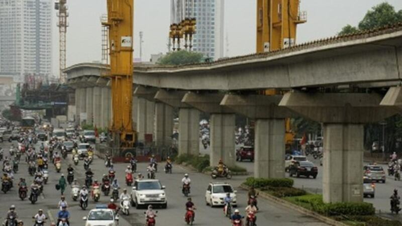 Một đoạn đường sắt trên cao Cát Linh - Hà Đông đang thi công dang dở.