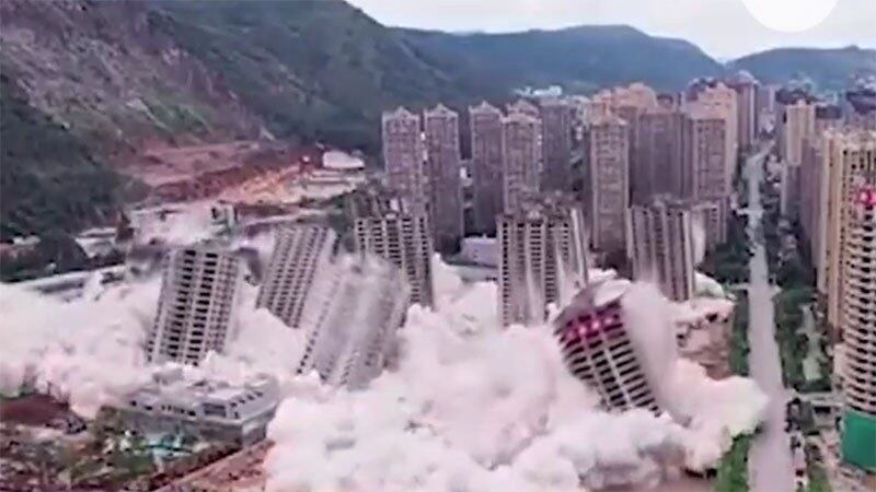 昆明大型建筑群爆破。（视频截图 ）