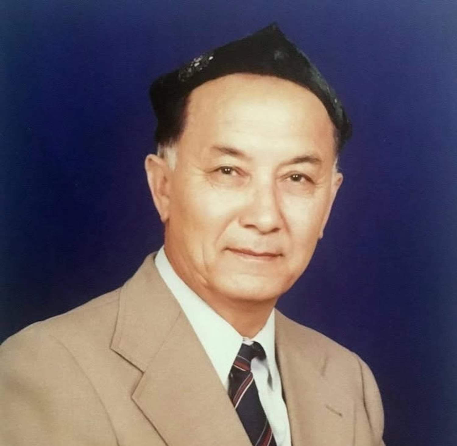 تۇنجى ئەۋلاد ئۇيغۇر ئارخېئولوگلىرىدىن ئالىي تەتقىقاتچى ئابدۇقېييۇم خوجا ۋاپات بولدى