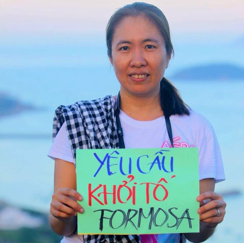 Blogger Mẹ Nấm và biểu ngữ phản đối Formosa