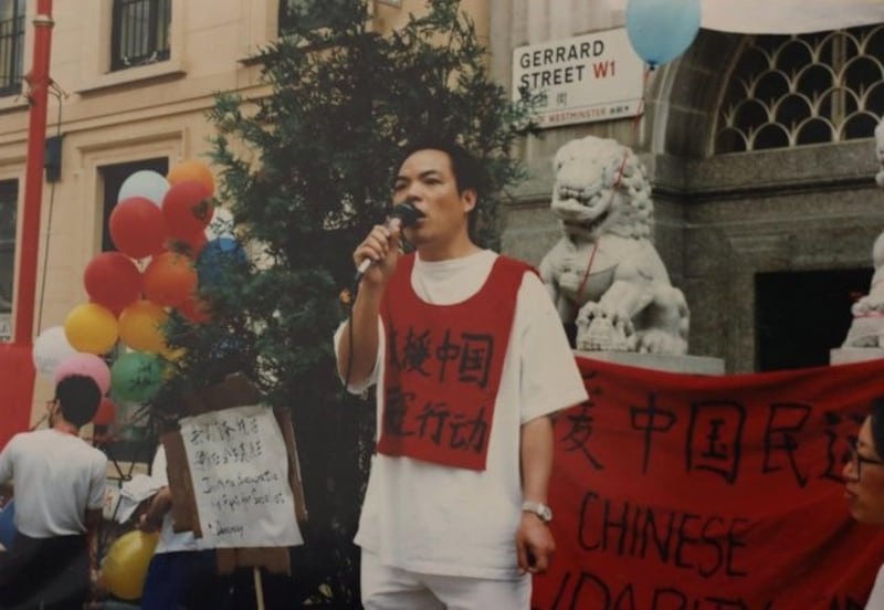 吳呂南在1990年的倫敦六四集會中發言,當時他才38歲。 (吳呂南提供)