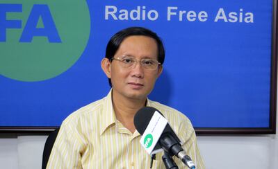 លោក យឹម សុវណ្ណ មន្ត្រី​នាំ​ពាក្យ និង​ជា​ប្រធាន​ក្រុម​ការងារ​គណបក្ស​សង្គ្រោះ​ជាតិ ប្រចាំ​មណ្ឌល​ភ្នំពេញ ក្នុង​វេទិកា​អ្នក​ស្ដាប់​វិទ្យុ​អាស៊ីសេរី កាល​ពី​យប់​ថ្ងៃ​ទី​១៥ ខែ​វិច្ឆិកា ឆ្នាំ​២០១៣។