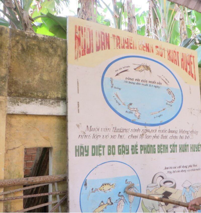 Một bảng tuyên truyền phòng chống dịch bệnh. 