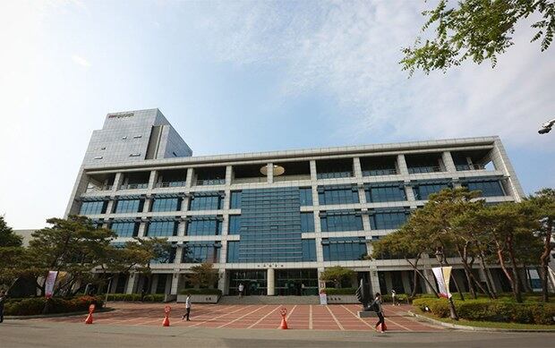 경북대학교 도서관 전경.