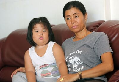 កូន និង​ភរិយា​​របស់​លោក ណៃ វ៉ង់ដា មន្ត្រី​ការពារ​សិទ្ធិ​មនុស្ស​សមាគម​អាដហុក (ADHOC) លោកស្រី ភាវ ម៉ី ផ្ដល់​បទសម្ភាសន៍​កាល​ពី​ថ្ងៃ​ទី​២៦ ខែ​ឧសភា ឆ្នាំ​២០១៦។