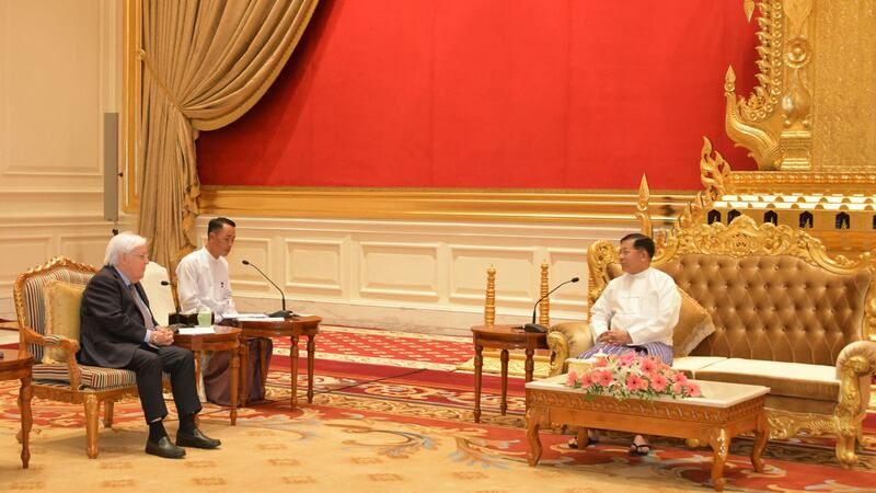 စစ်ကောင်စီဥက္ကဋ္ဌ ဗိုလ်ချုပ်မှူးကြီး မင်းအောင်လှိုင်နှင့်UNOCHA အကြီးအကဲ Mr. Martin Griffiths တို့ ၂၀၂၃ ခုနှစ်၊ သြဂုတ်လ ၁၅ ရက်နေ့က နေပြည်တော်မှာ တွေ့ဆုံစဉ်။ ( Photo : Myanmar Military)