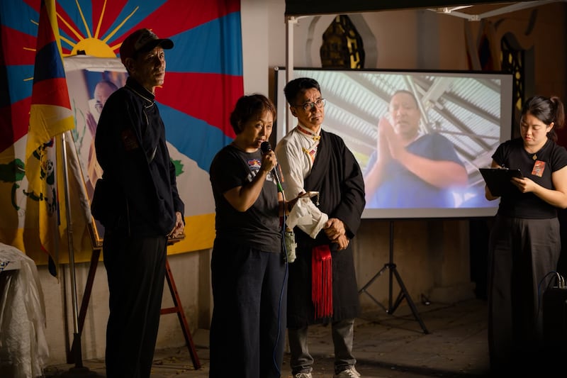 རྒྱ་ནག་གི་བཙན་འོག་ཏུ་ཡོད་པའི་མི་རིགས་ཁག་གིས་ཆིག་སྒྲིལ་ངང་རྒྱ་ནག་ལ་ཁ་གཏད་གཅོག་རྒྱུ་བརྗོད་པ།