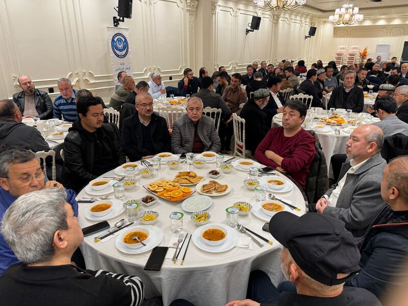 12-مارت سەيشەنبە كۈنى دۇنيا ئۇيغۇر قۇرۇلتىيى ۋەخپىسىنىڭ ئۇيۇشتۇرۇشى ۋە شەرقىي تۈركىستان تەشكىلات رەھبەرلىرى، يۇرت ئاقساقاللىرى ۋە پائالىيەتچىلەرنىڭ قاتنىشىش بىلەن ئۆتكۈزۈلگەن ئىپتار كۆرۈنۈشى. 2024-يىلى 12-مارت، ئىستانبۇل