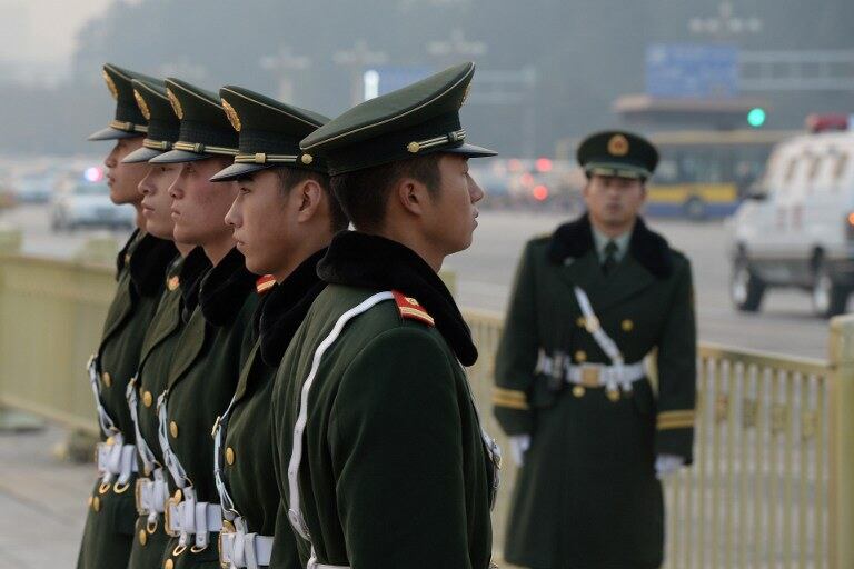 图片: 在天安门广场巡逻站岗的中国武警。 (法新社资料图片)