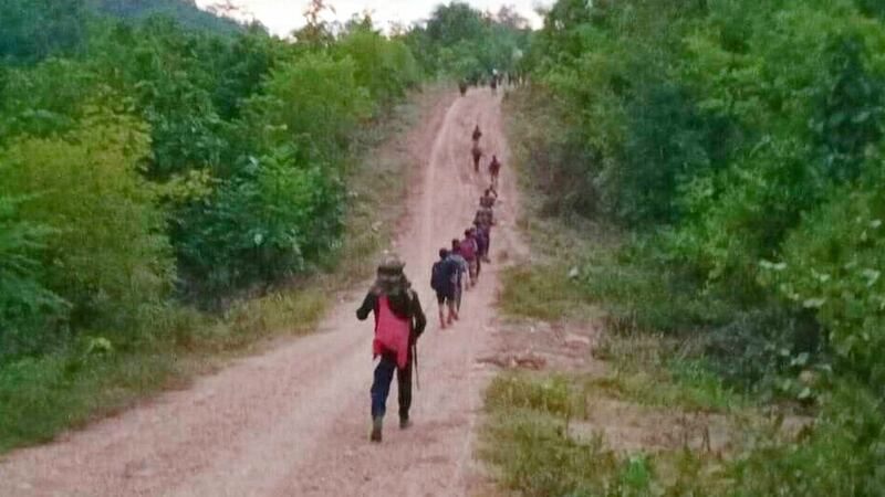 ကျောက်ထုဒေသ ပြည်သူ့ကာကွယ်ရေးတပ်ဖွဲ့ PDF တပ်ဖွဲ့ဝင်များအား တွေ့ရစဉ်။ (Photo: Kyaukhtu Regional People Defence Force)