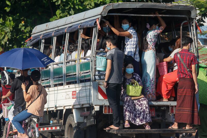 hlaingtharyar-workers.jpg