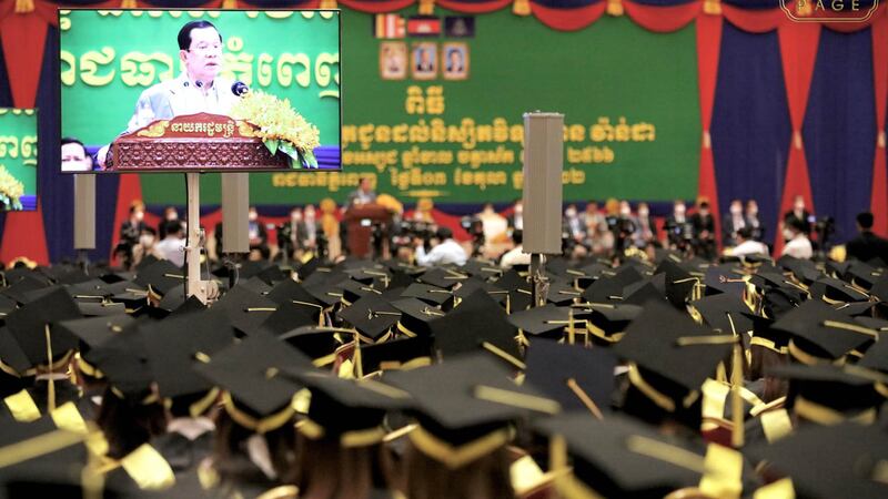 Hun Sen with Students at Vandda accountance on 03-10-2022-02.jpg