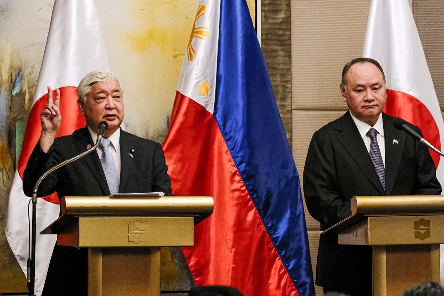 Japan, Philippines boost defense ties amid ‘increasingly severe’ regional situation