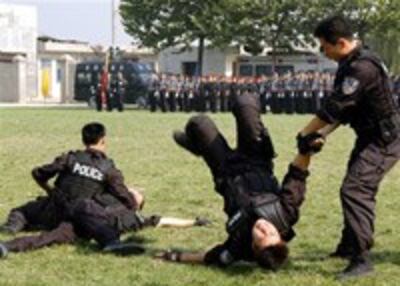 CHINA-UNREST-POLICE-200.jpg