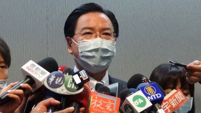 台湾外交部长吴钊燮回应,海线中线不存在说法。(记者 夏小华摄)