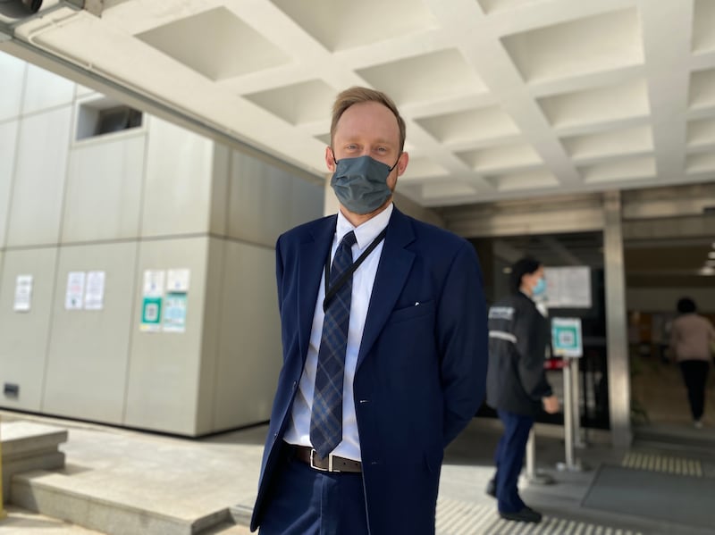 2021年11月15日,美國駐港澳領事代表Devin Kennington到庭旁聽,促港府保障司法獨立。(劉少風 攝)