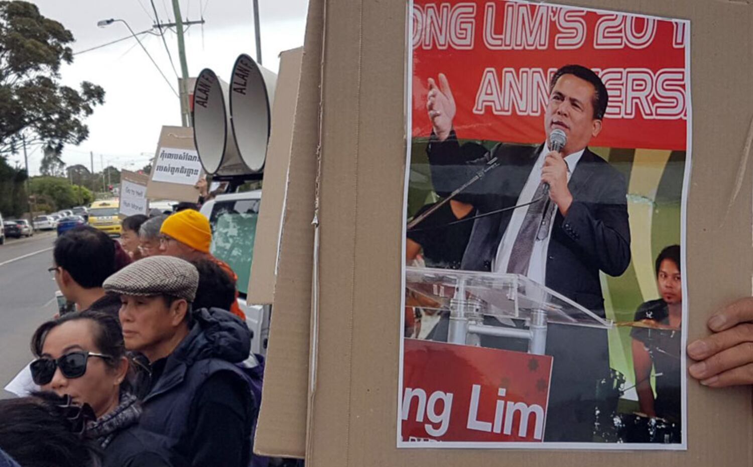 ពលរដ្ឋ​ខ្មែរ​រស់​នៅ​អូស្ត្រាលី​តវ៉ា​ប្រឆាំង​​វត្តមាន​លោក ហ៊ុន ម៉ាណែត នា​ទីក្រុង​ម៉ែលប៊ន (Melbourne) ប្រទេស​អូស្ត្រាលី នៅ​ថ្ងៃ​ទី​៧ ខែ​តុលា ឆ្នាំ​២០១៦។