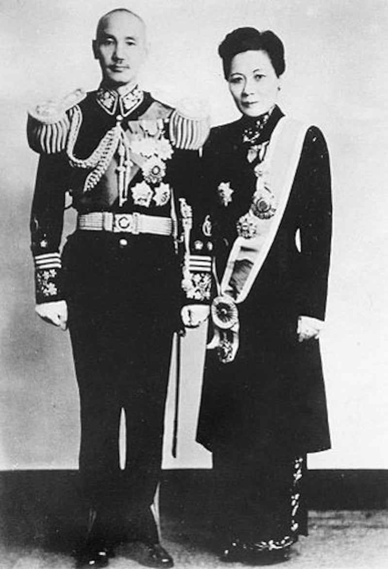 Chiang_Kaishek_Song1943_350.jpg