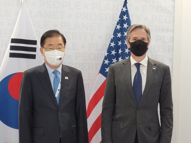 지난 2021년 10월 이탈리아 로마에서 만난 토니 블링컨 미 국무장관(오른쪽)과 정의용 한국 외교부 장관.