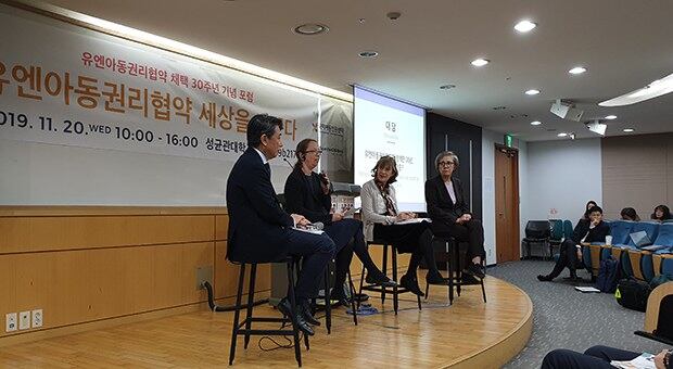 20일 열린 유엔아동권리협약 채택 30주년 기념 토론회에 참석한 오준 경희대 교수, 시나 폴슨 서울 유엔인권사무소 소장, 네베나 사호비치 옥스퍼드대 국제인권법 석사과정 교수, 이양희 성균관대 교수.