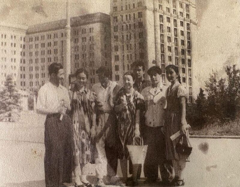 ئۇيغۇر ئاپتونوم رايونلۇق ھۆكۈمىتى تاشكەنتكە ئوقۇشقا چىقارغان ئوقۇغۇچىلارنىڭ بىر قىسمى. 1956-1958-يىللىرى.
