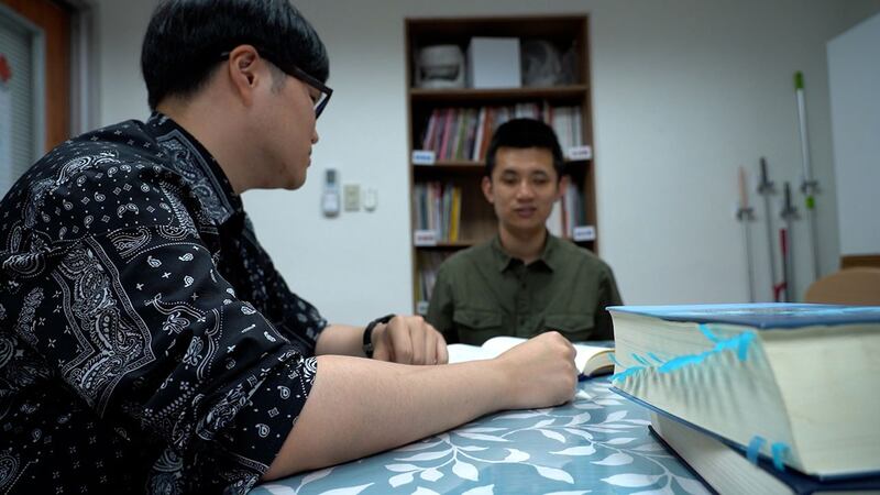 金希目前在台湾东吴大学攻读法学博士,校方为他安排学术助理,并由资源教室提供各式协助。(李宗翰摄影)