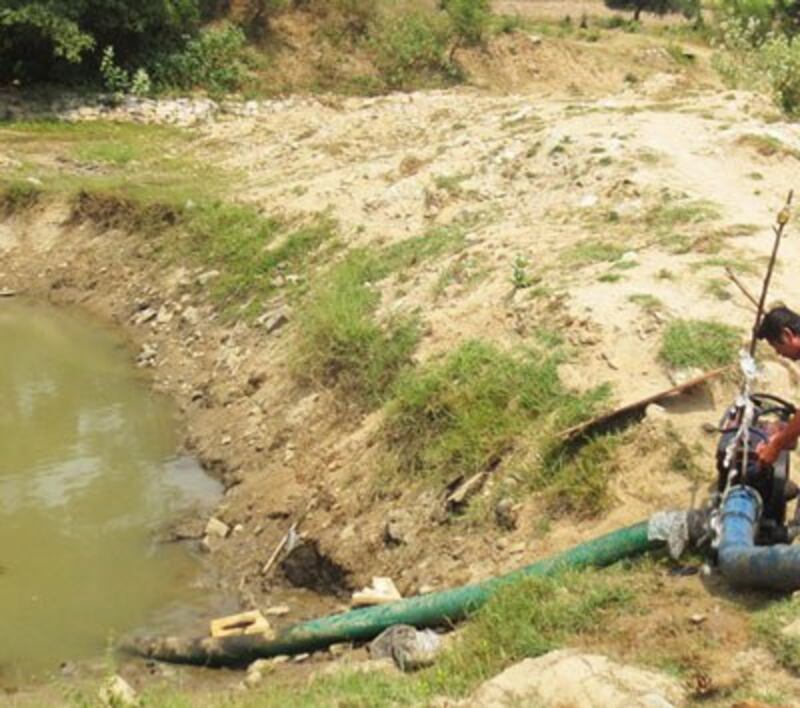 Bơm nước chống hạn ở Tây Nguyên. RFA PHOTO.
