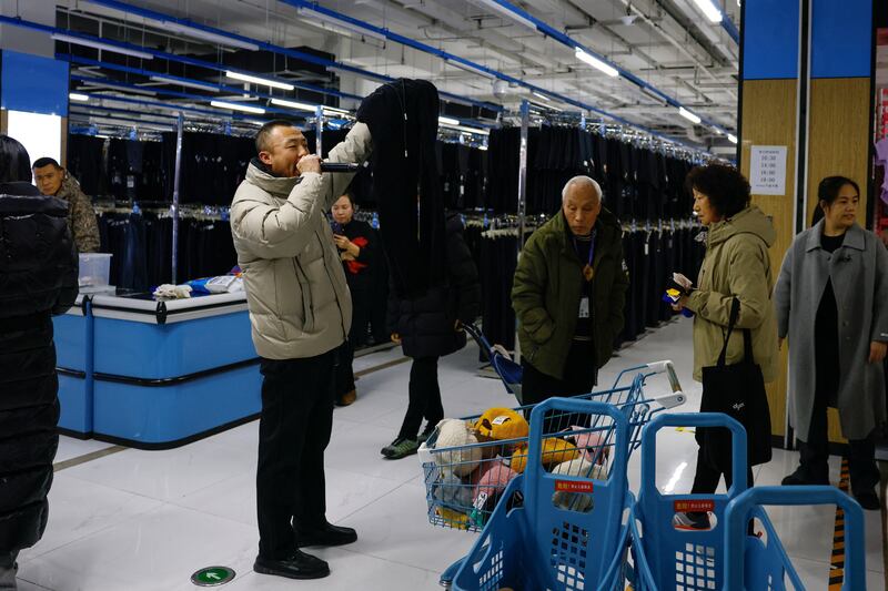 北京万客来服装超市     促销打折