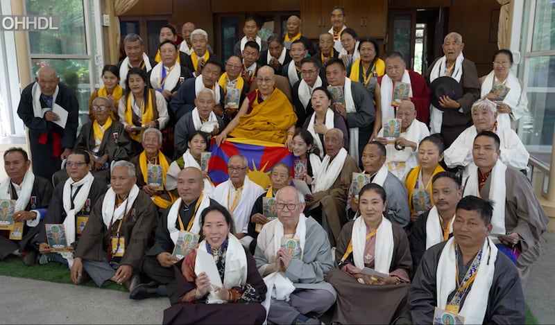 བོད་རང་དབང་ལྷན་འཚོམས་ཀྱི་ཚོགས་བཅར་བ་རྣམས་ལ་མཇལ་ཁ་བསྩལ་སྐབས།