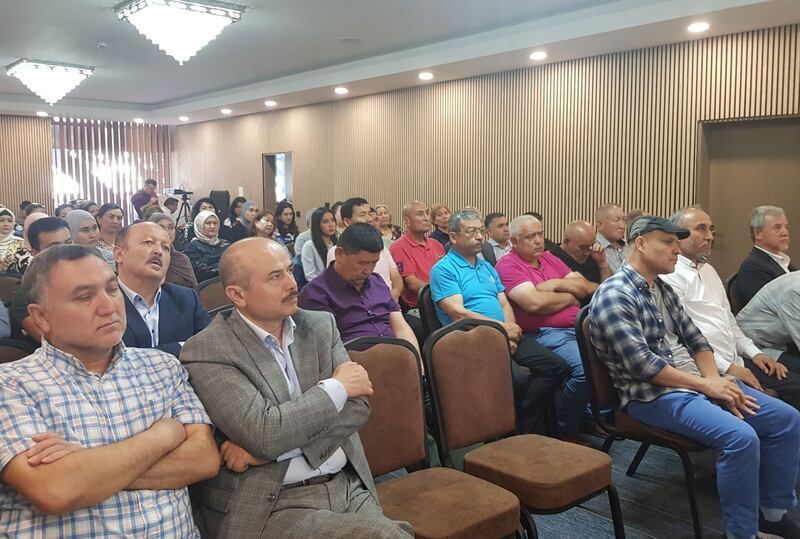 د ئۇ ق نىڭ 8-نۆۋەتلىك قۇرۇلتاينىڭ گېرمانىيەدىكى ۋەكىللىرىنى سايلاش پائالىيىتىدىن كۆرۈنۈش. 2024-يىلى 28-ئىيۇل، ميۇنخېن.
