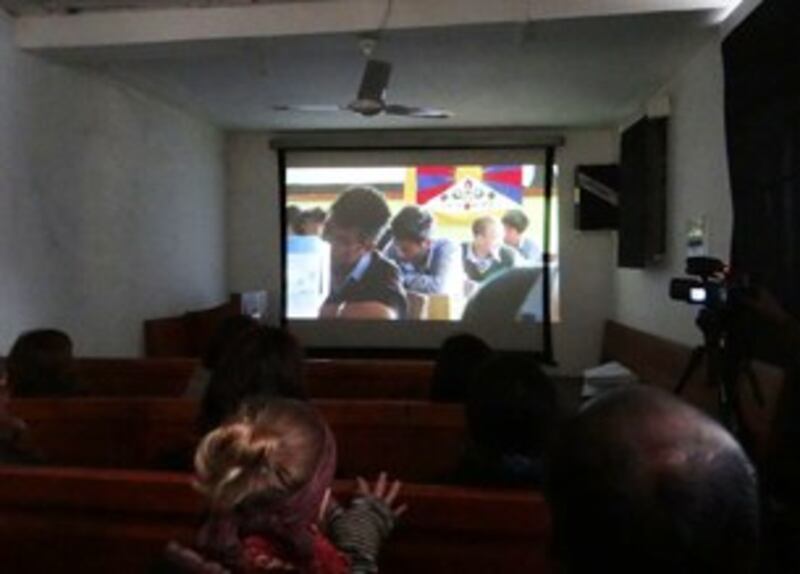 图片：西藏人权与民主促进中心12月12日发布一部有关藏人自焚事件纪实片。（记者丹珍拍摄）