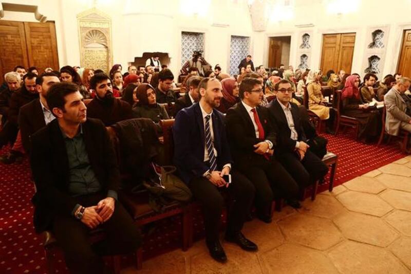 ئىستانبۇلدا ئۆتكۈزۈلگەن تۈركىي تىللار دىۋانى ئىلمىي مۇھاكىمە يىغىنىغا قاتناشقۇچىلار