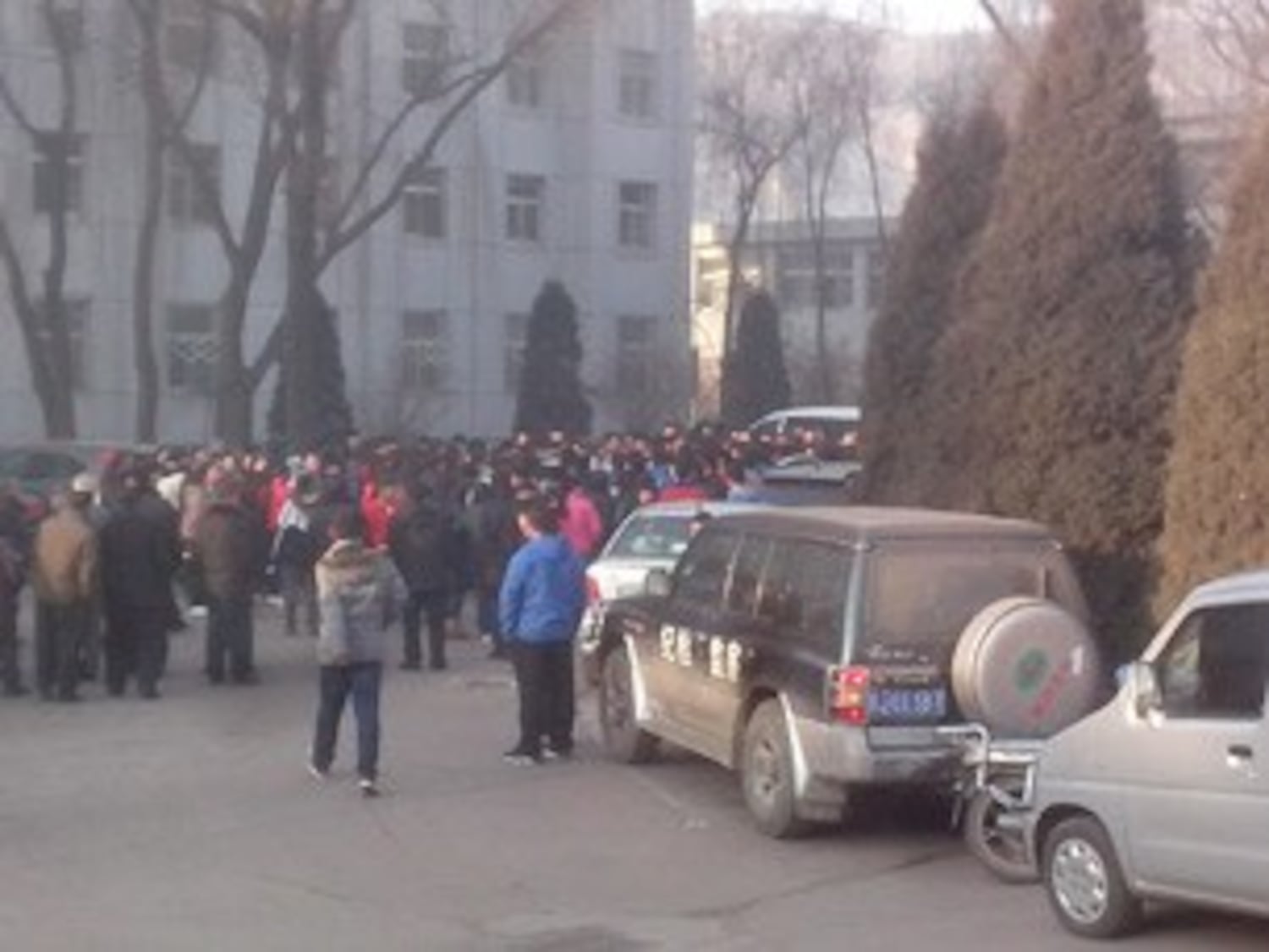 图片： 学生罢课抗议学校以物价上涨为理由乱收费。 （百度贴吧/记者忻霖）