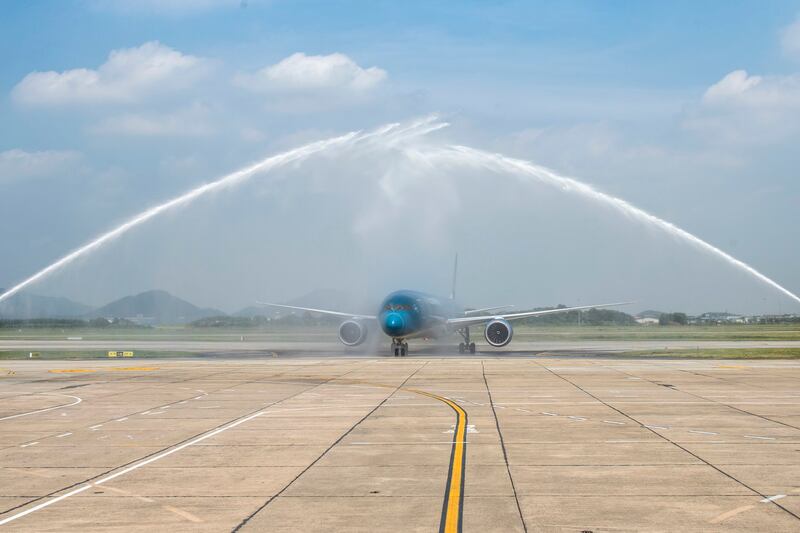 MaybayBoeing787-10 Dreamliner may bay thu 100 cua Vietnam Airlines.jpg