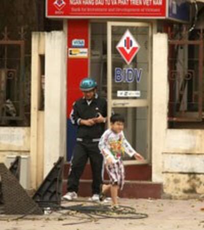 Exiting_an_atm.sized-200