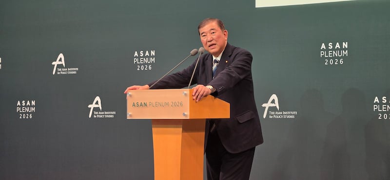 아산정책연구원이 8일 주최한 '아산플래넘 2026'에서 기조연설하고 있는 이시바 시게루 전 일본 총리