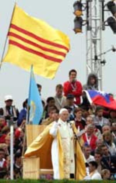 PopeVNCHflag150.jpg