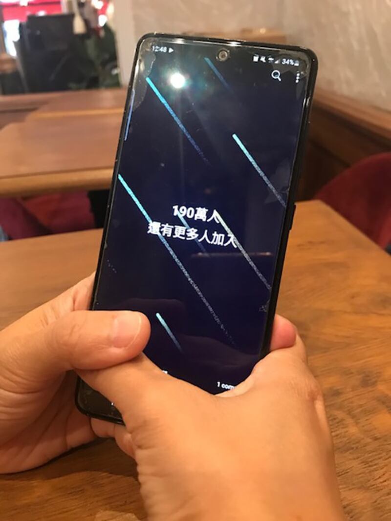 LK 的手机还存留当时的信息。(蔡凌攝影)