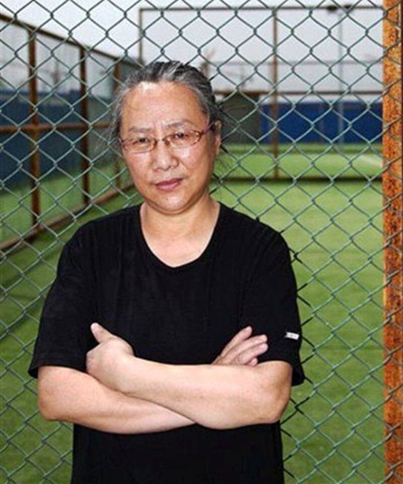 內蒙學者哈達被非法關押，圖片上為哈達的妻新娜，她因接受媒體採訪被禁止探望丈夫。（維權人士提供）