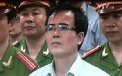Luật sư Lê Quốc Quân tại TAND Hà Nội sáng 02/10/2013. RFA files