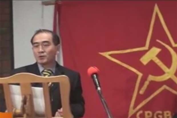 유튜브에 올라와 있는 태영호의 재작년과 지난해 강연영상을 보면 유창한 영어로 영국사회와의 비유를 통해 북한 체제를 방어하고 러시아 혁명가를 우리말로 번역한 '정의의 싸움'이라는 노래를 부르며 사회주의 체제를 선전하고 있다.