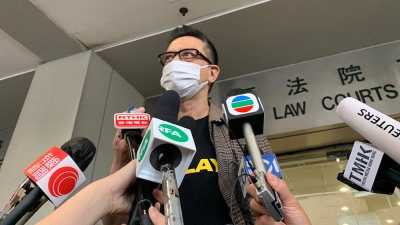 黄耀明唱出广东歌《问我》,以歌声表达心声。(郑日尧摄)