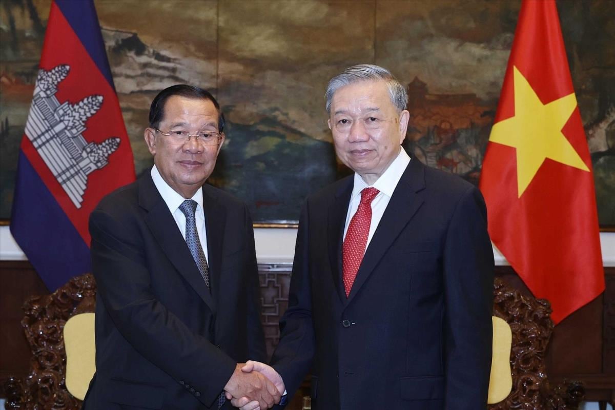 Ông Hun Sen gặp với Tổng Bí thư Đảng Cộng sản Việt Nam Tô Lâm hồi tháng 4 năm 2025.