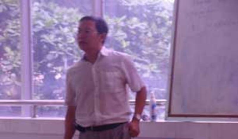 Giáo sư Phạm Minh Hoàng lúc giảng dạy cho sinh viên trước đây.
